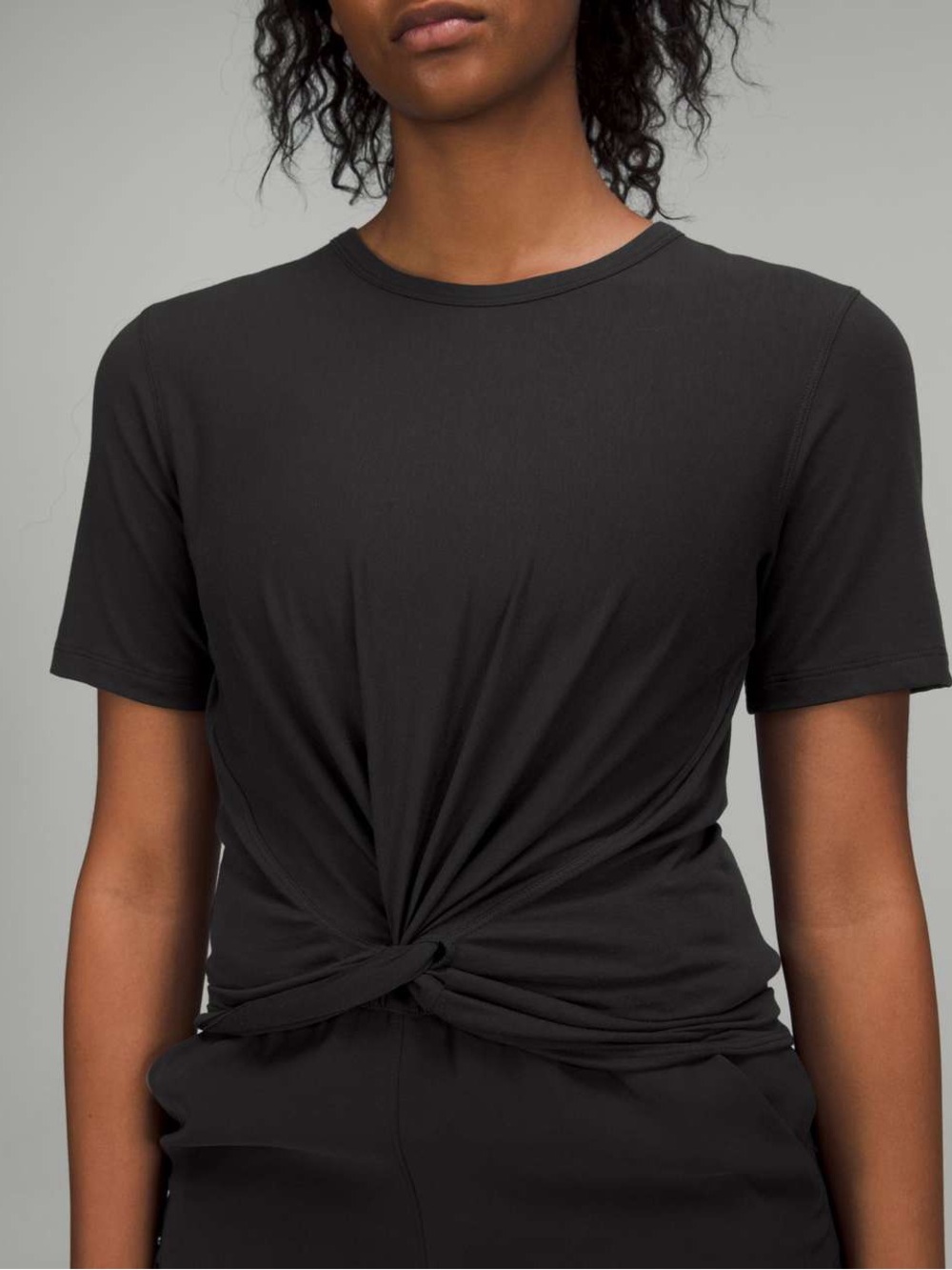 Lululemon Crescent T-Shirt
Black Size 6
